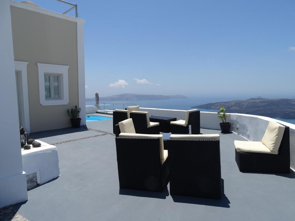 Santo Houses